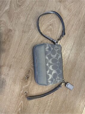 Coach - Y2K Signature Pattern Wristlet in Gray